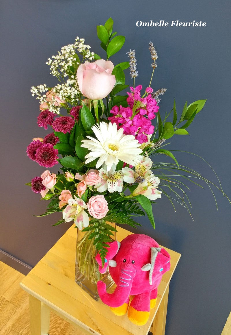 Bouquet de naissance accompagné d'une toutou éléphant