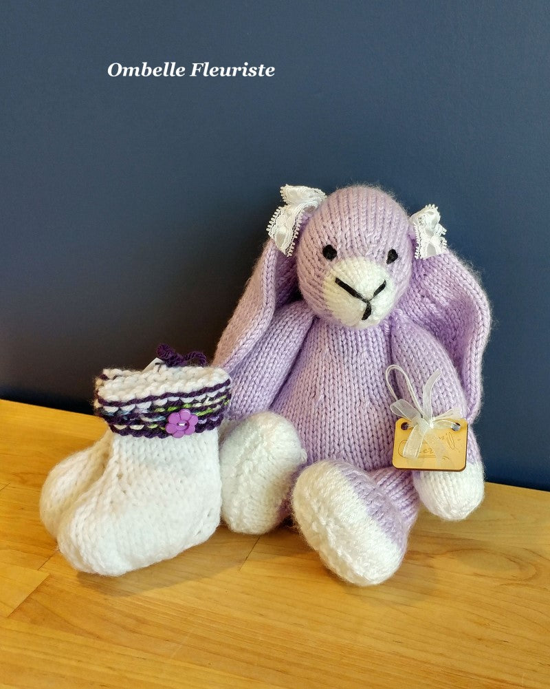 Belle peluche et chaussons tricotés à la main