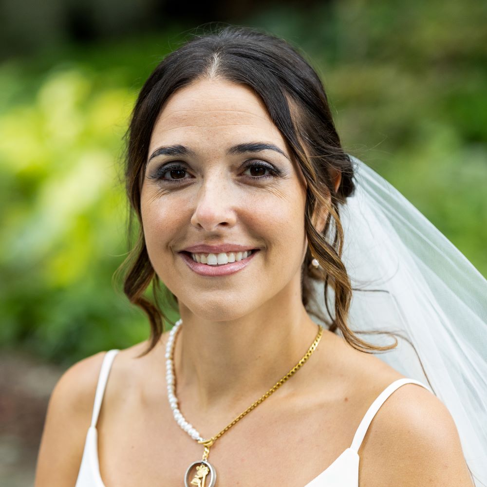 Coiffure et visage pour le mariage chic-classique