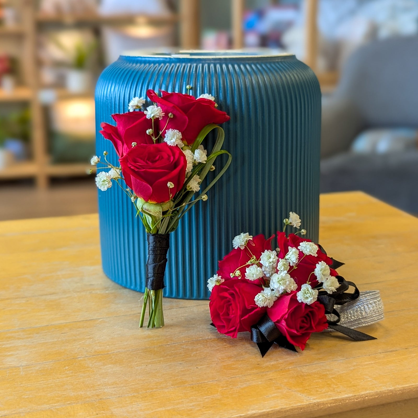 Duo boutonnière et bracelet fleuri pour bal de finissant - Scarlette