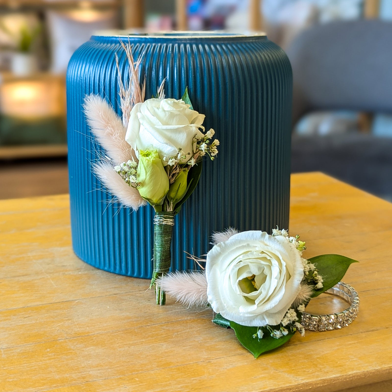 Duo boutonnière et bracelet fleuri pour bal de finissant - Sofia
