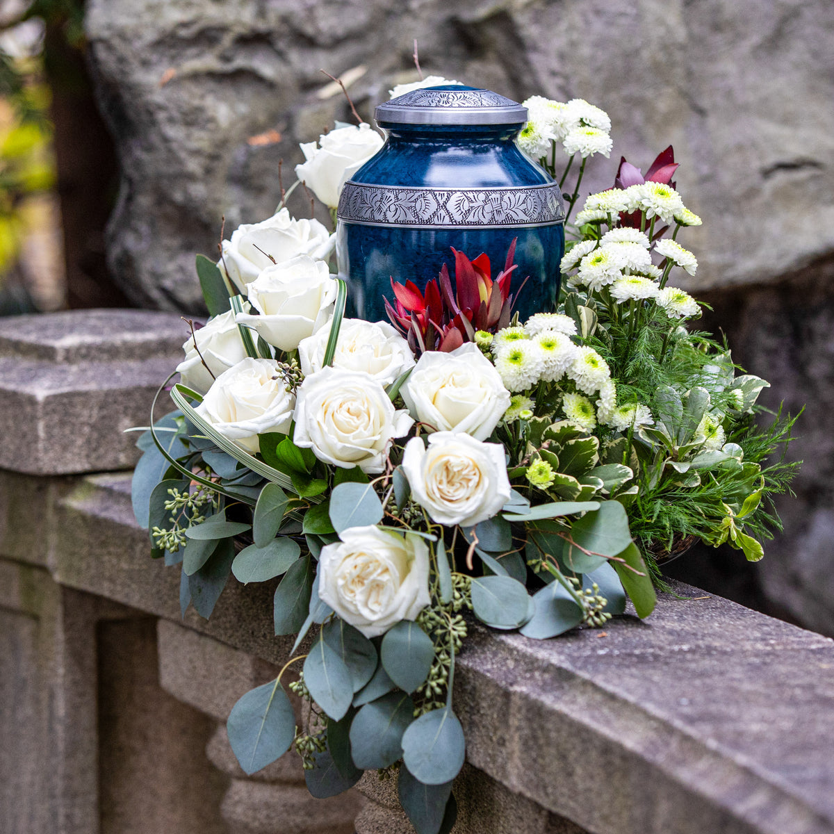 Arrangement floral funéraire urne Celeste