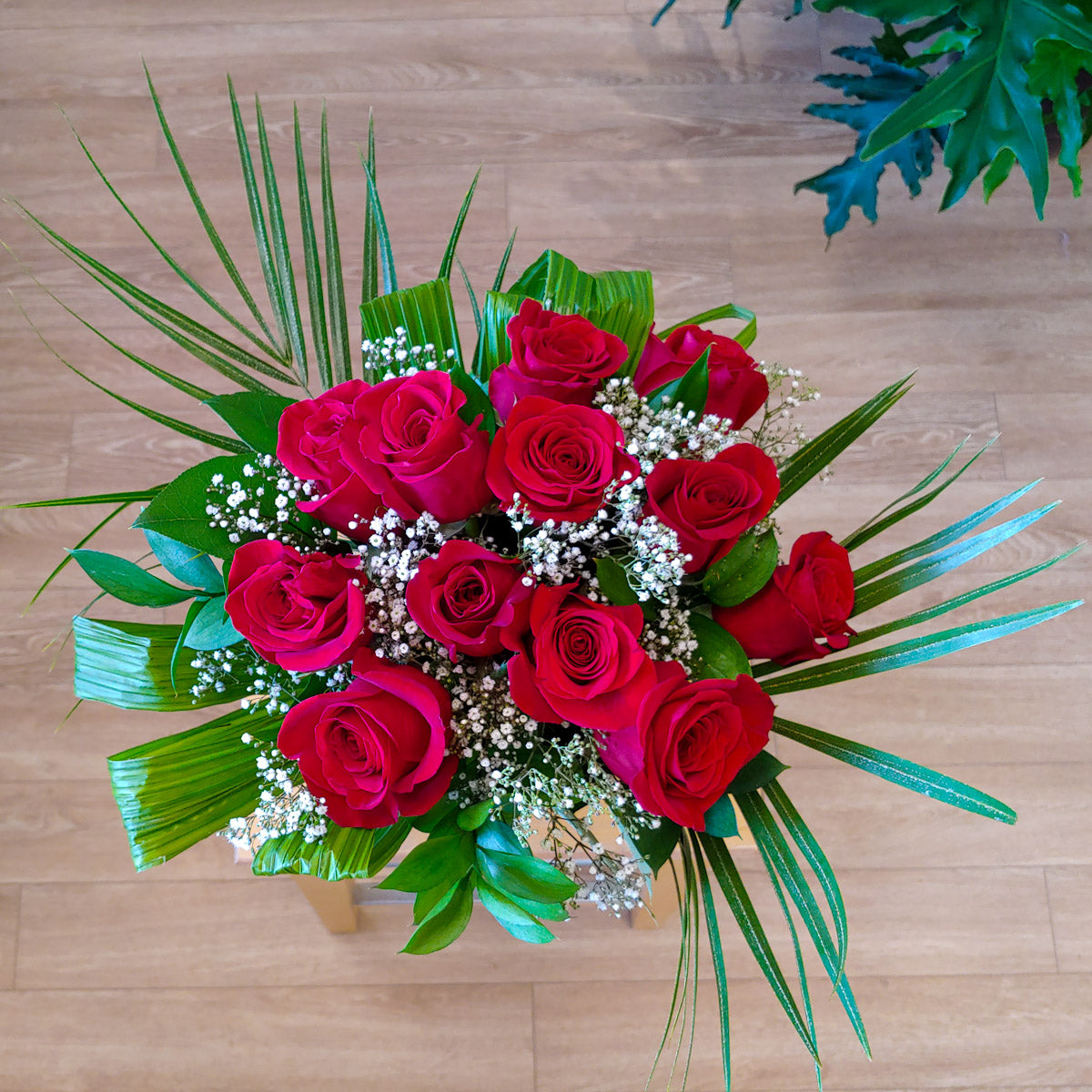 Bouquet de 12 roses adorable vu de haut