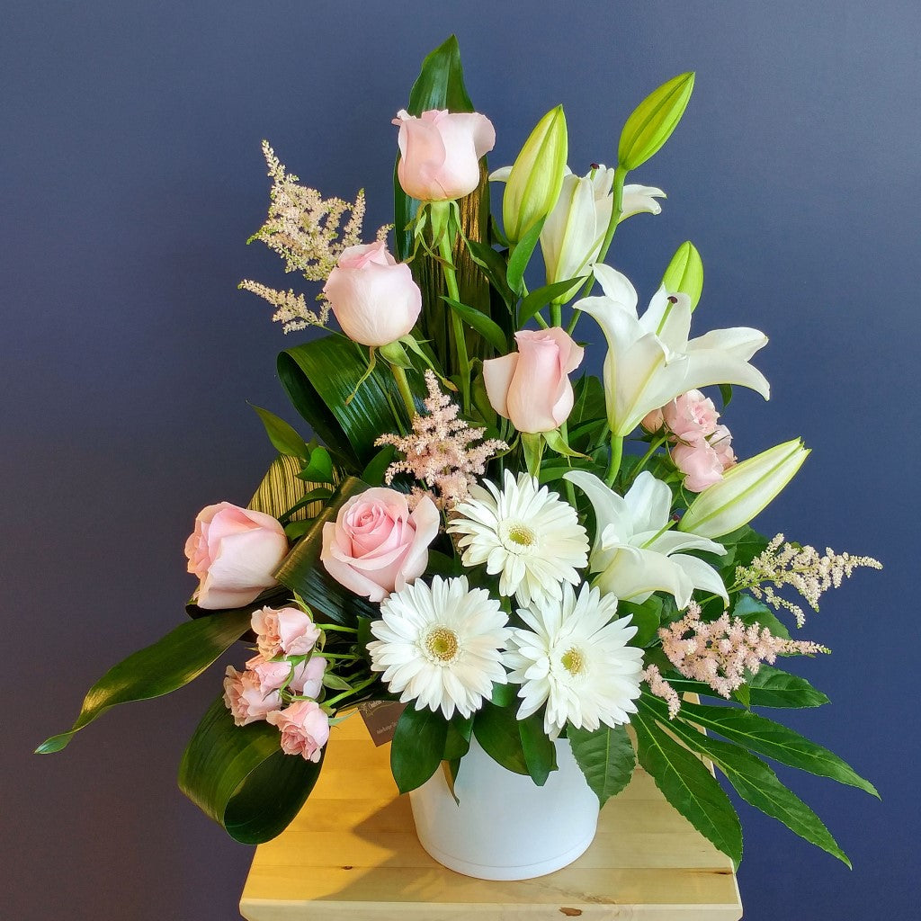 Arrangement floral par un fleuriste funéraire