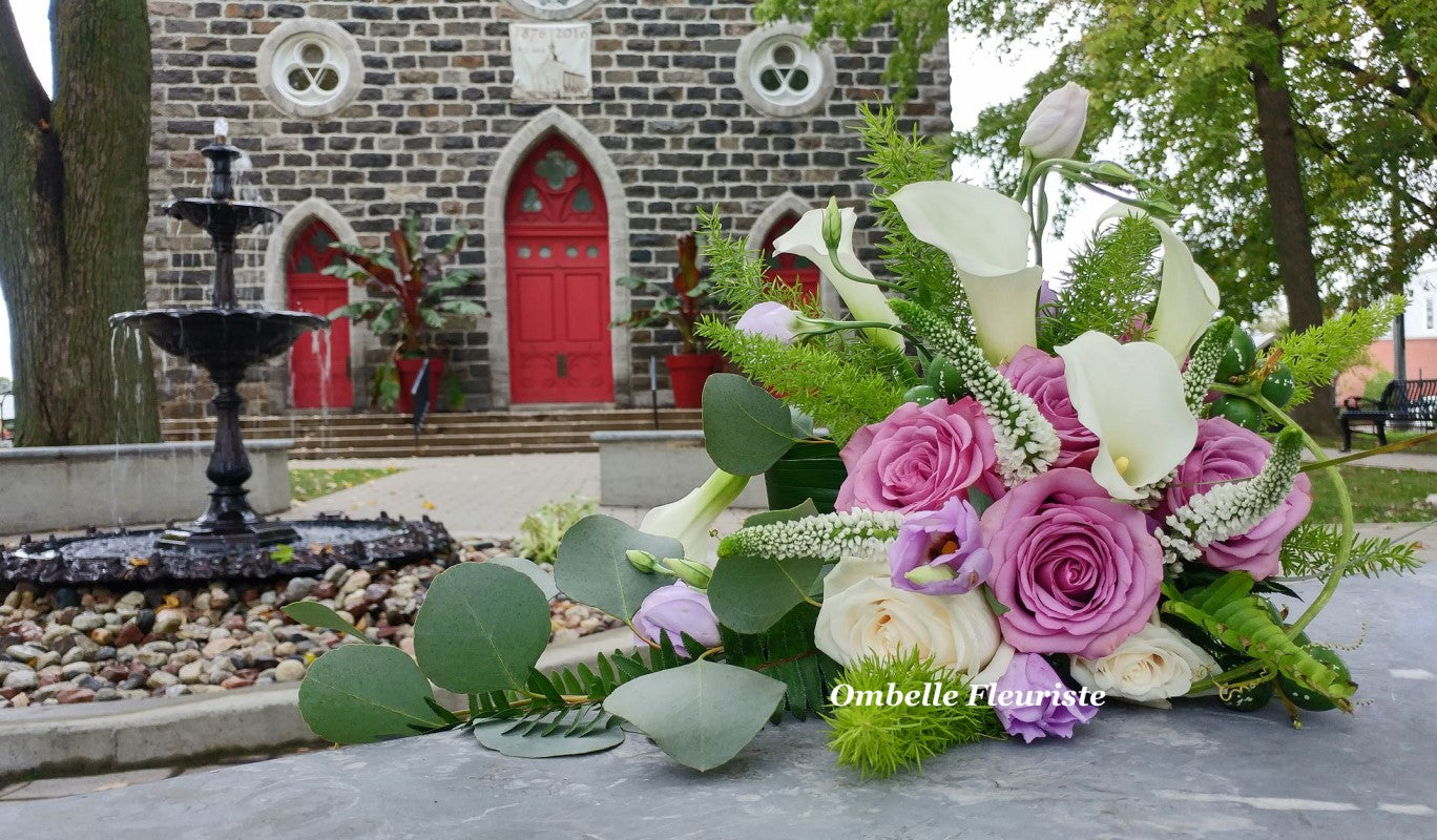 Bouquet de mariage devant l'église de Saint-Basile-le-Grand