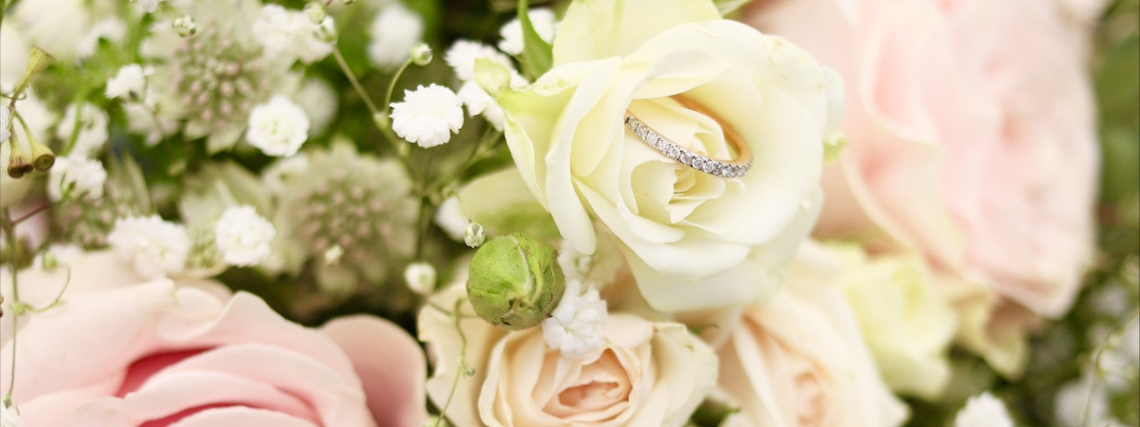 Bouquet de mariée avec bague à l'intérieur