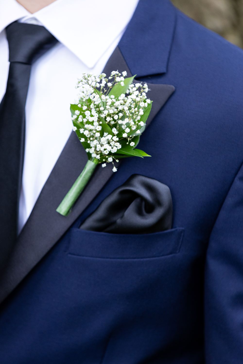 Boutonnière pour homme pour un mariage poétique blanc 