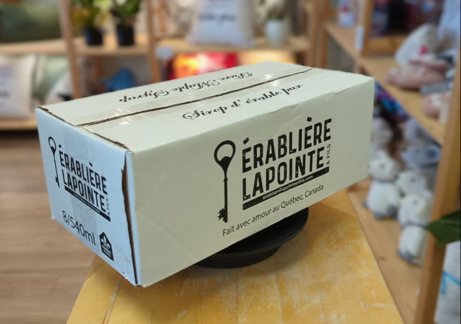 Caisse de 8 boîtes du sirop d'érable Lapointe et fils