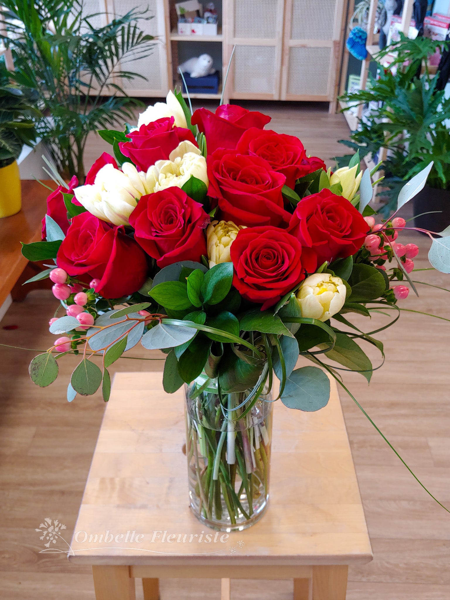 Bouquet de 12 roses romantique vue de côté