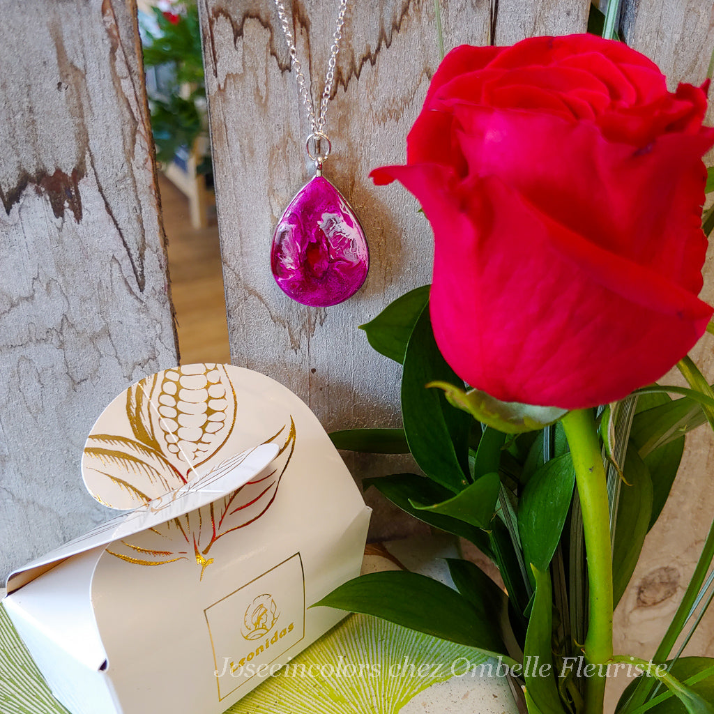 Ensemble cadeau - Rose, chocolats belges et collier (création québécoise - modèles uniques offerts)