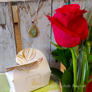 Ensemble cadeau - Rose, chocolats belges et collier (création québécoise - modèles uniques offerts)